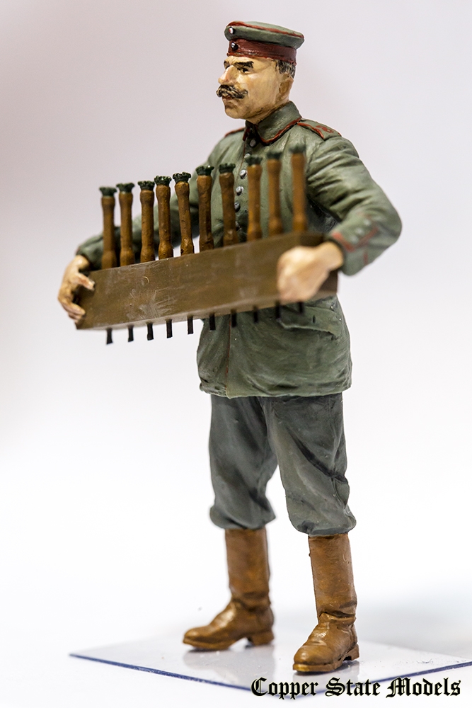 ak-interactive-set-figure-german-aerodrome-personnel-with-grenades-scala-1-32 image 5