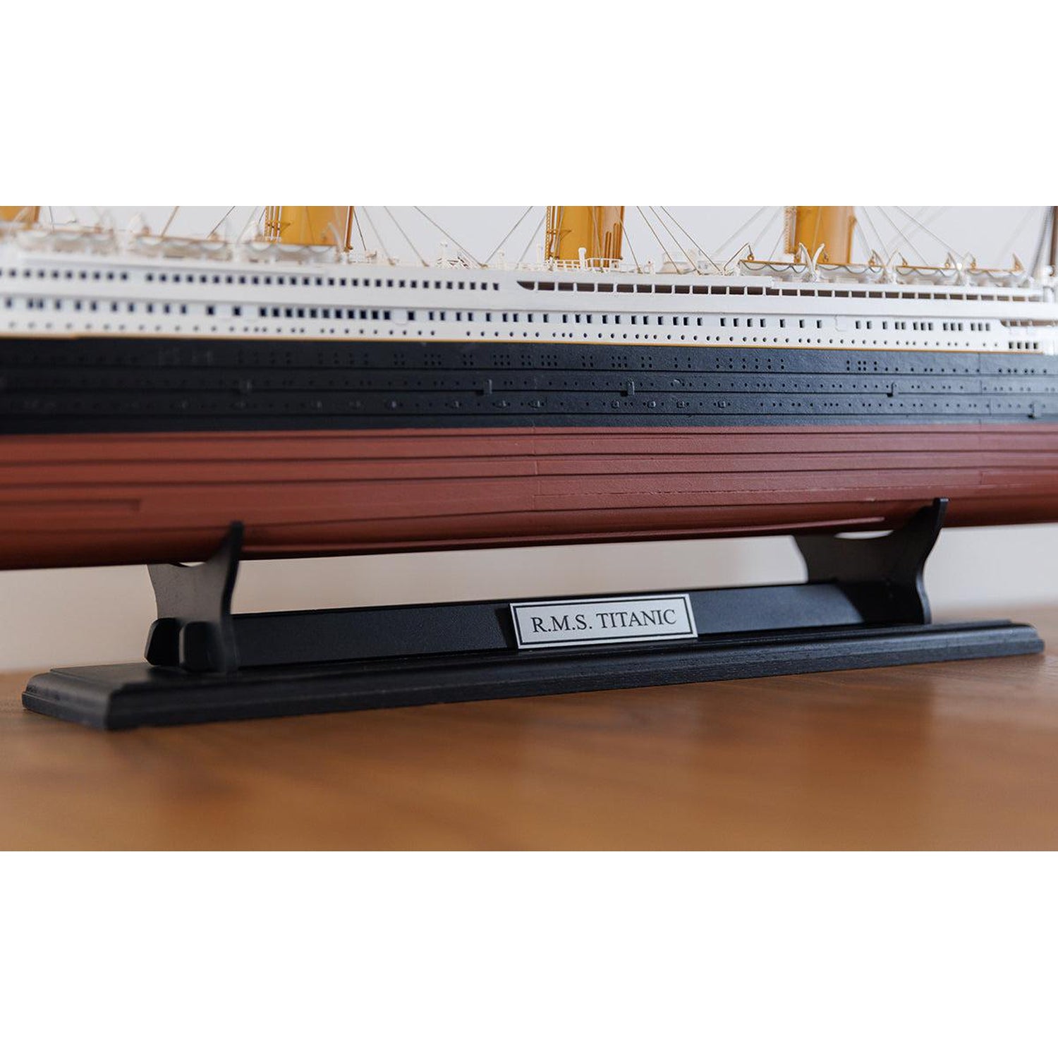 occre-base-nera-380x120-mm-base-espositiva-in-legno-per-modellismo-navale image 3