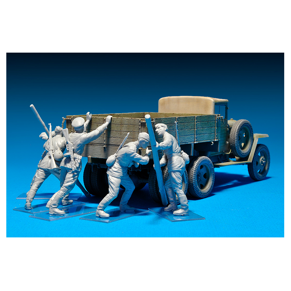ak-interactive-1-35-pushing-soviet-soldiers-kit-figure-militari image 2