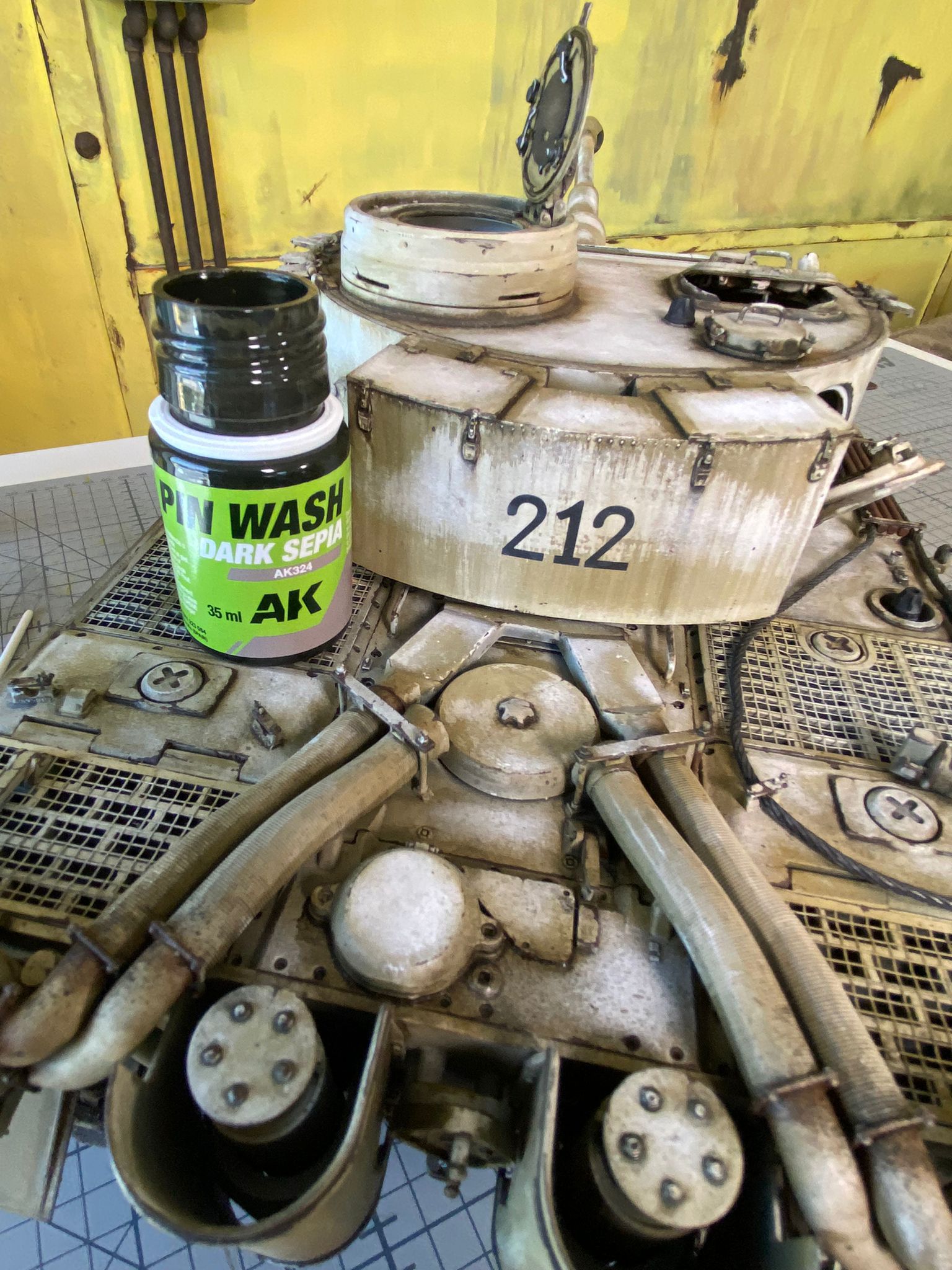 ak-interactive-dark-sepia-pin-wash-35-ml-lavaggio-a-pennello-per-modellismo image 3