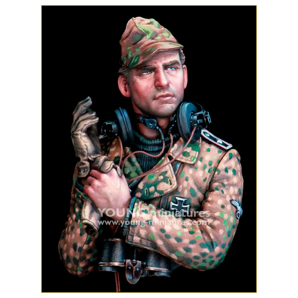 ak-interactive-ss-panzer-officer-wwii-figura-1-10 image 1