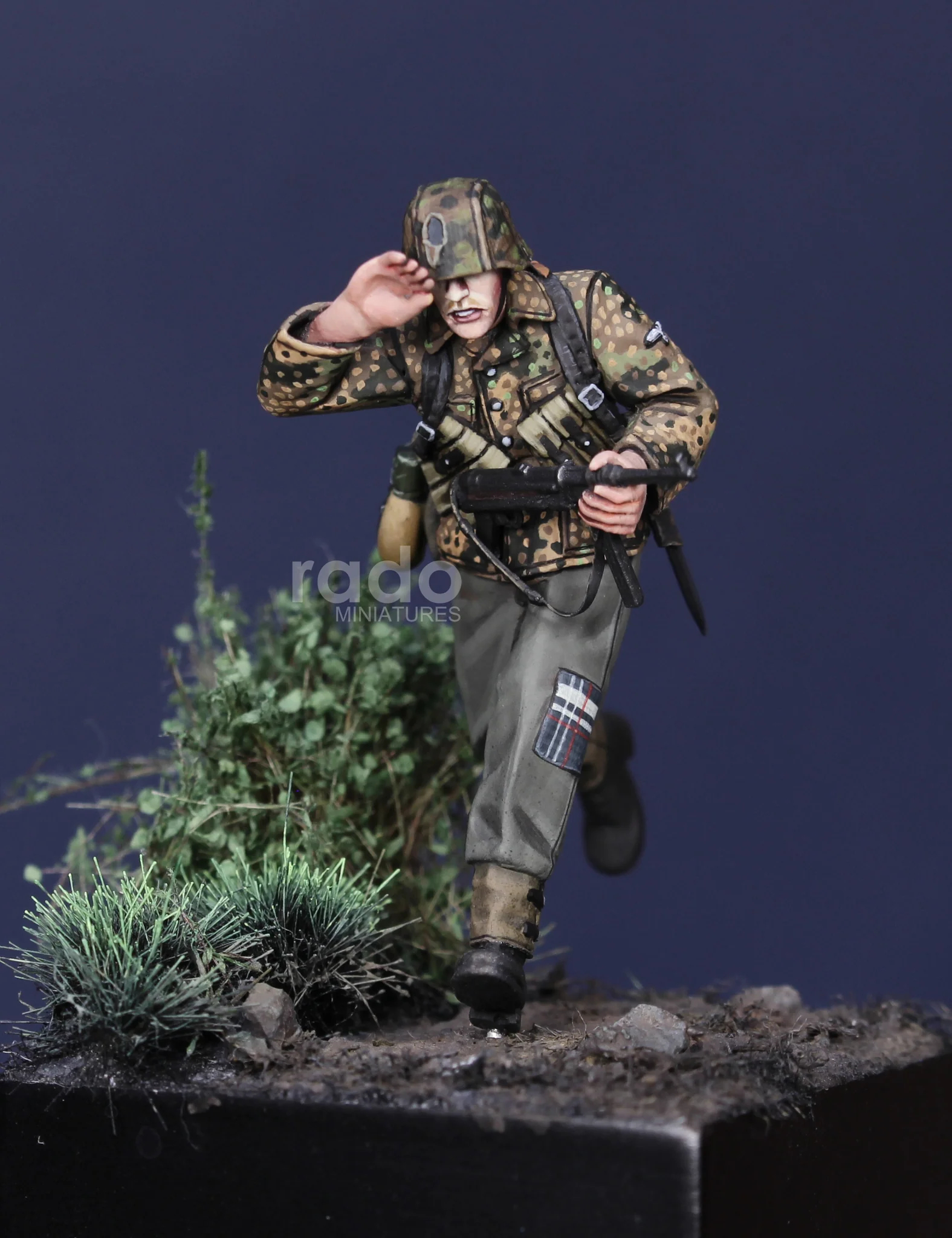 ak-interactive-w-ss-nco-con-mp40-normandia-1944-1-35-figura-in-resina image 3