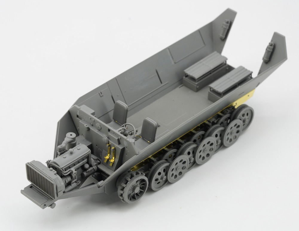 ak-interactive-1-35-sd-kfz-251-22-w-7-5cm-pak-40-pakwagen-kit-modellismo image 6