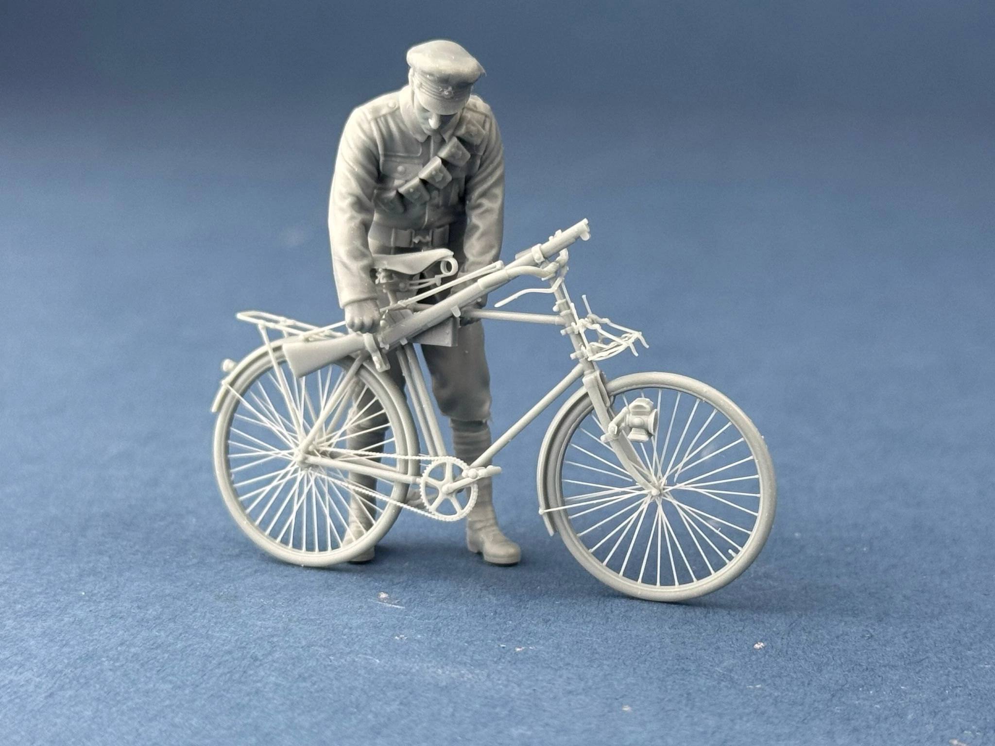 ak-interactive-1-32-british-army-cyclist-securing-his-rifle image 2