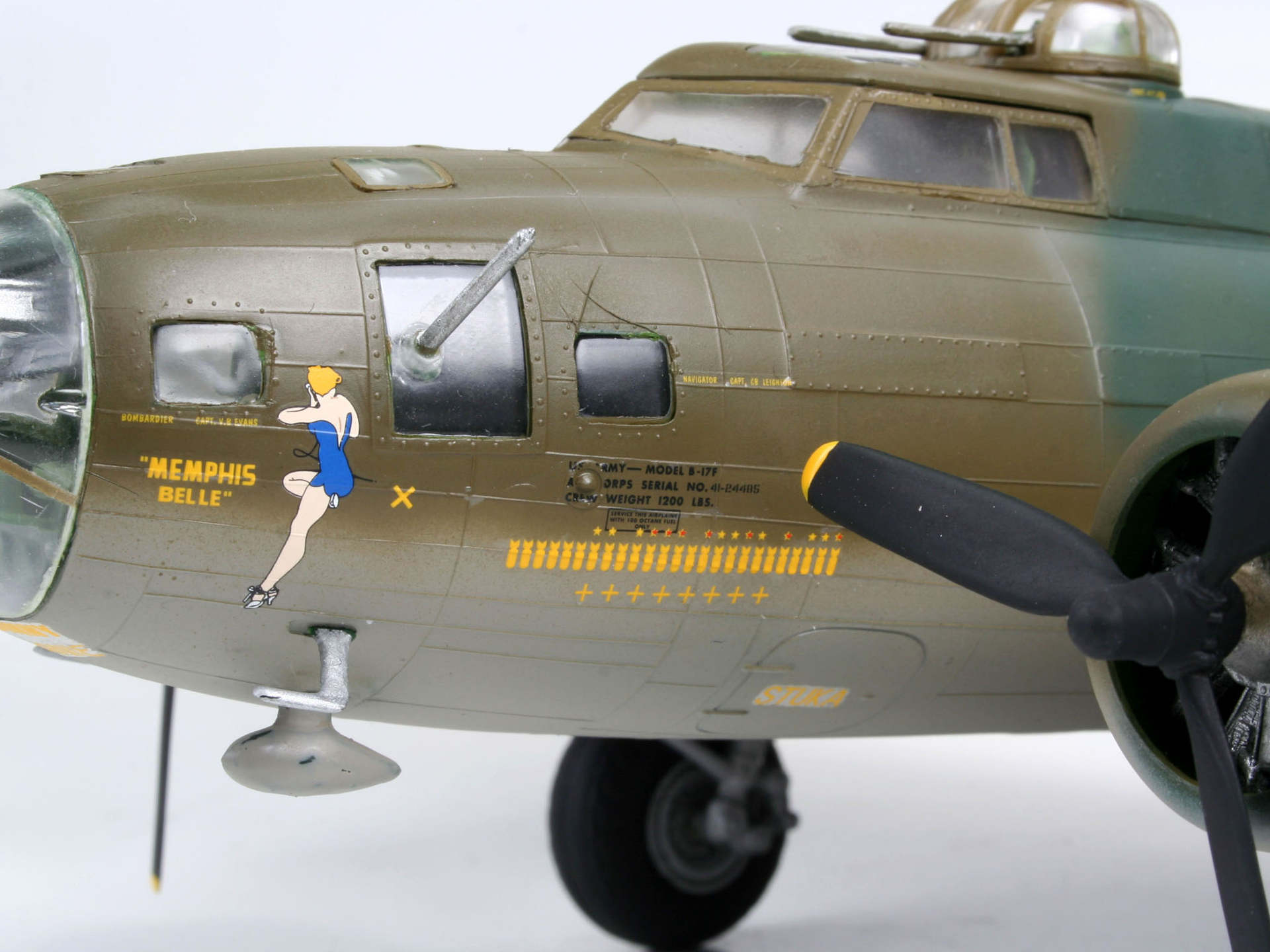 ak-interactive-b-17f-memphis-belle-1-48-kit-modellismo image 4