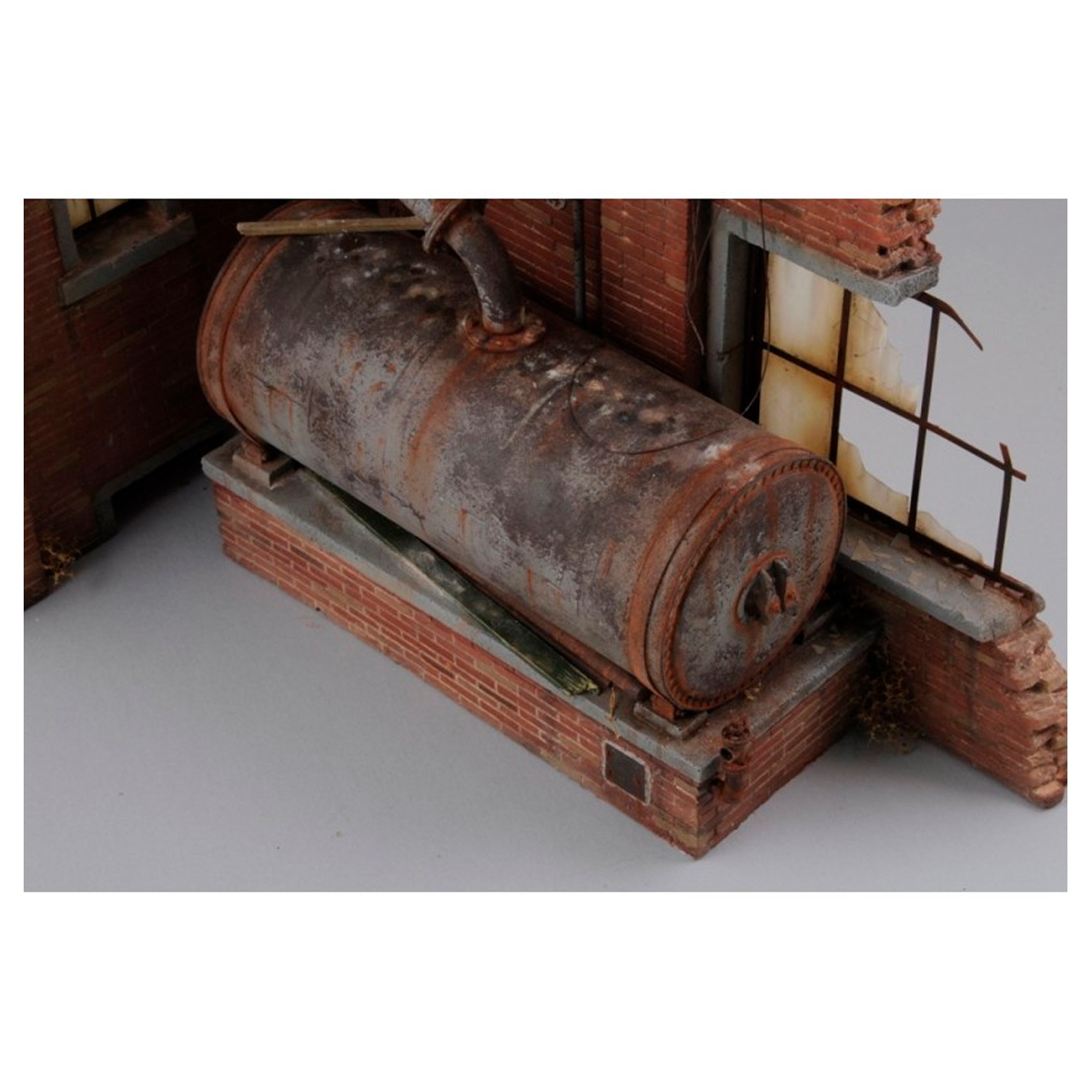 ak-interactive-factory-ruin-with-steam-boiler-1-35 image 3