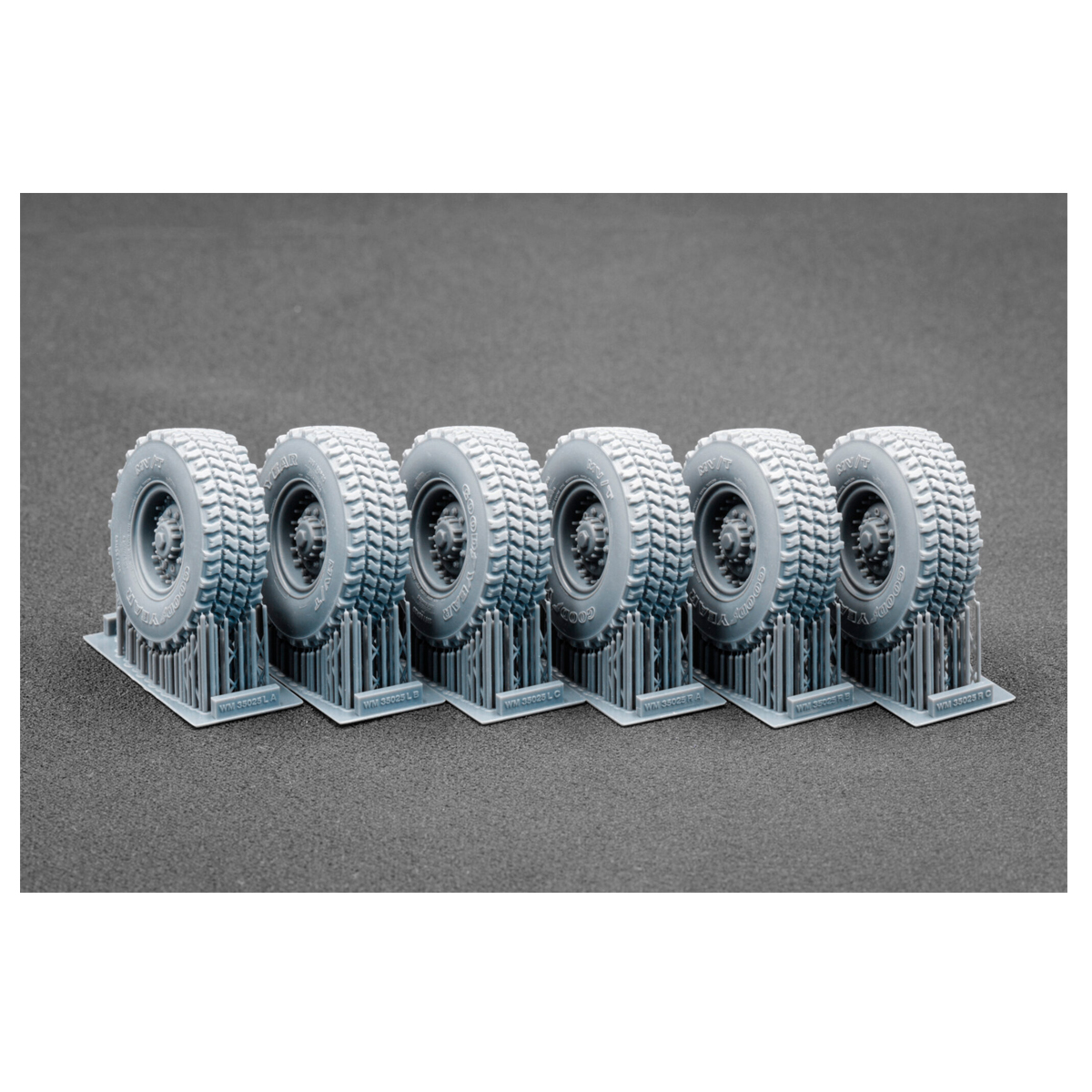 ak-interactive-set-ruote-ctis-himars-scala-1-35 image 2