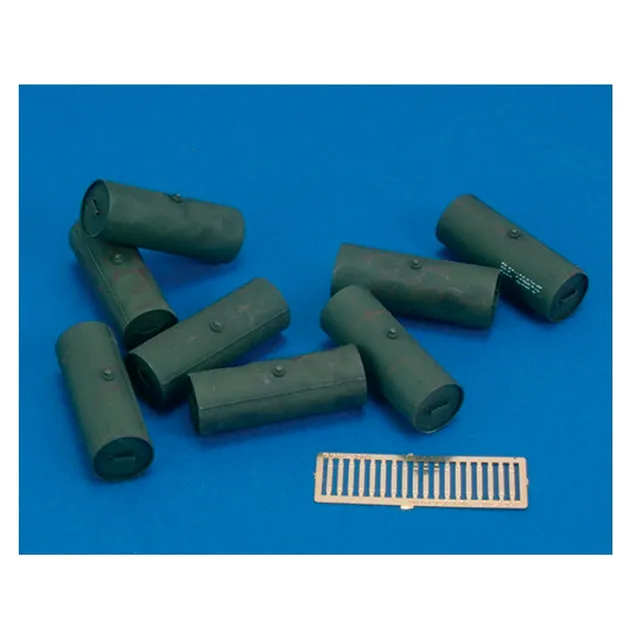 ak-interactive-fuel-tanks-russian-tanks-wwii-scala-1-35-set-di-serbatoi-suppleme image 1