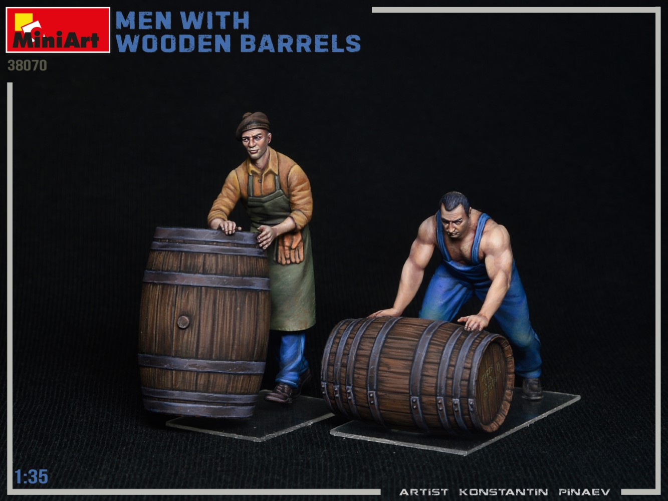 ak-interactive-1-35-men-with-wooden-barrels-figure-con-barili-in-legno-da-costru image 6