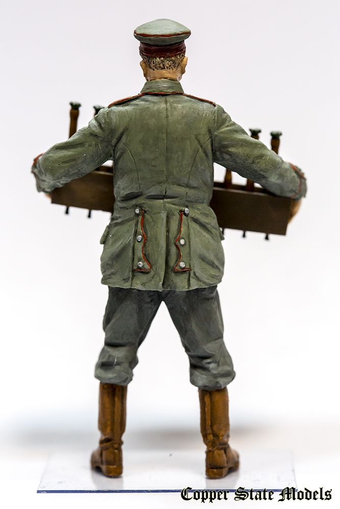 ak-interactive-set-figure-german-aerodrome-personnel-with-grenades-scala-1-32 image 4