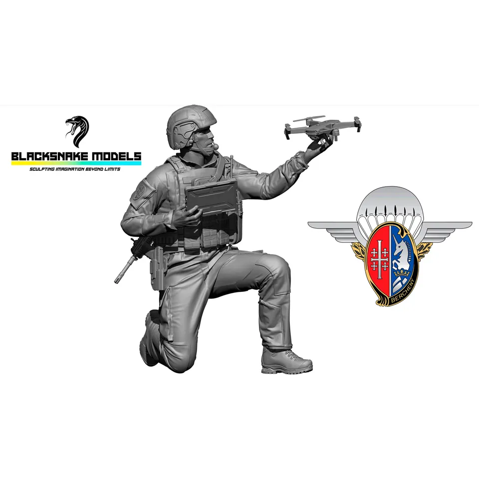 ak-interactive-1-35-operatore-di-drone-del-1-reggimento-ussari-paracadutisti-fig image 1