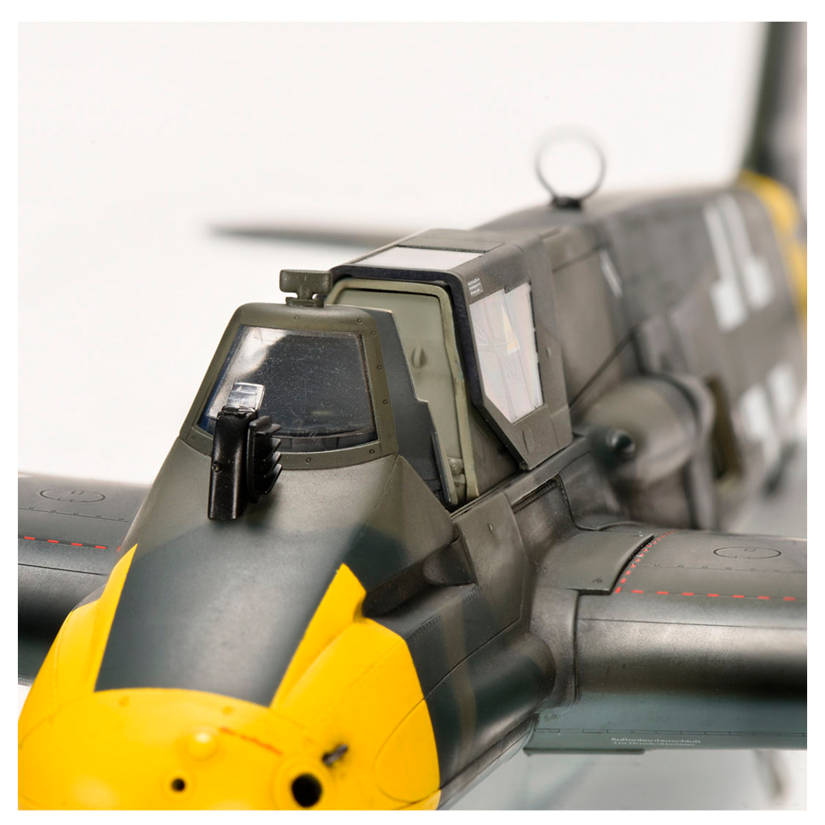 ak-interactive-1-32-hs-129-b-3-with-75mm-gun image 5