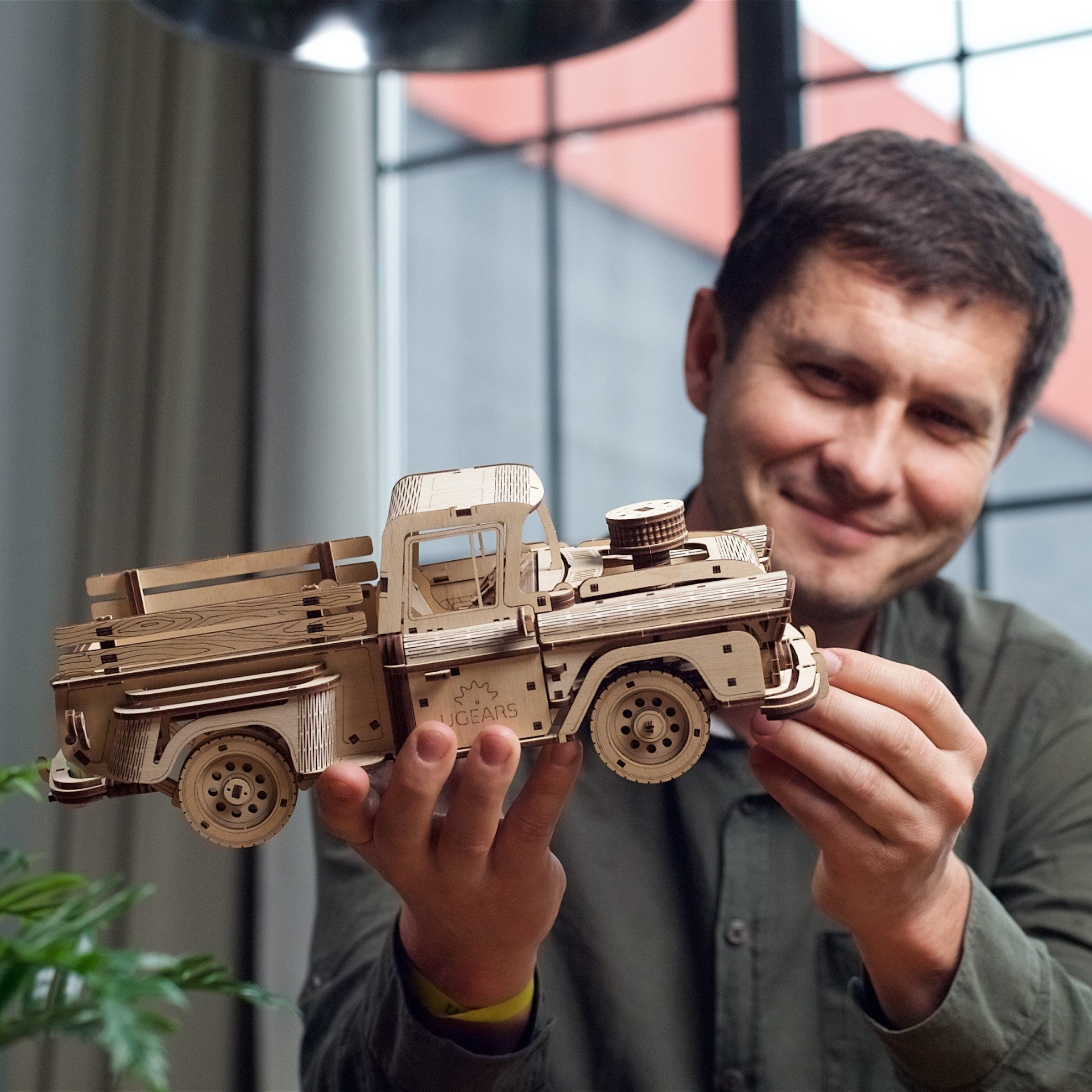 ugears-pickup-lumberjack-kit-camioncino-meccanico-in-legno image 7
