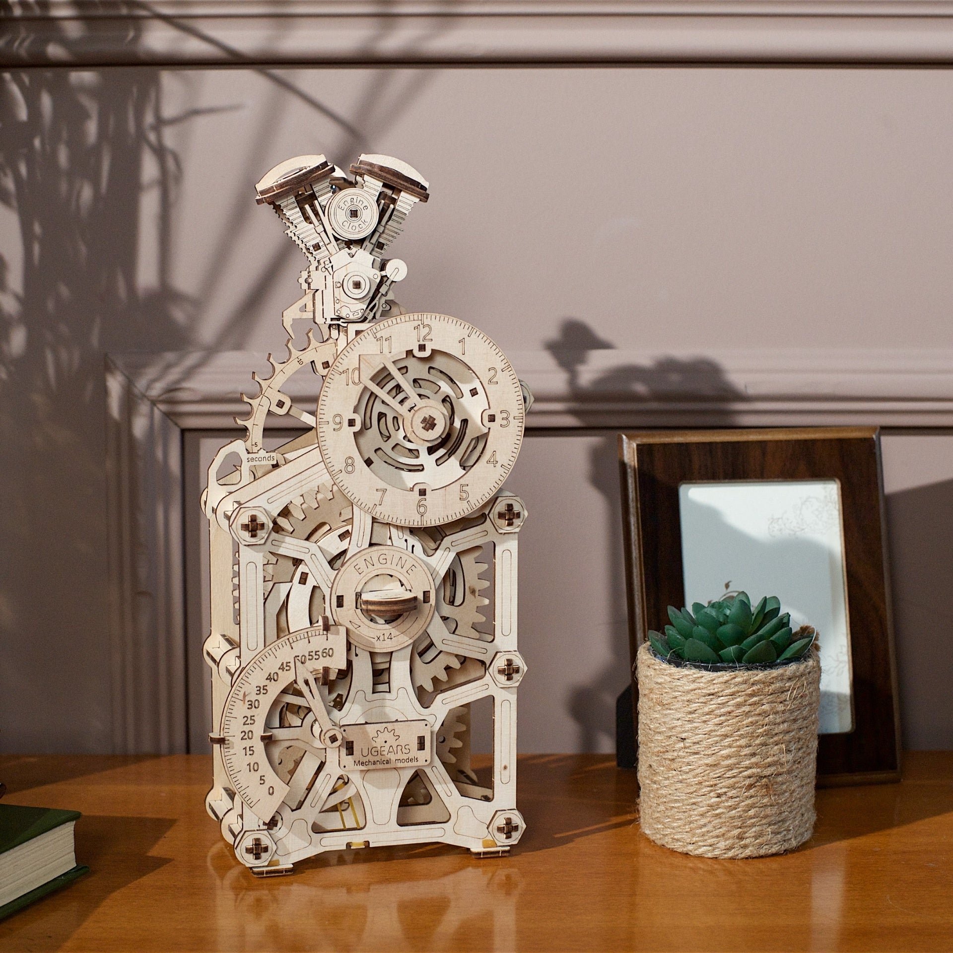 ugears-engine-clock-orologio-meccanico-da-tavolo-a-motore-con-pendolo image 8