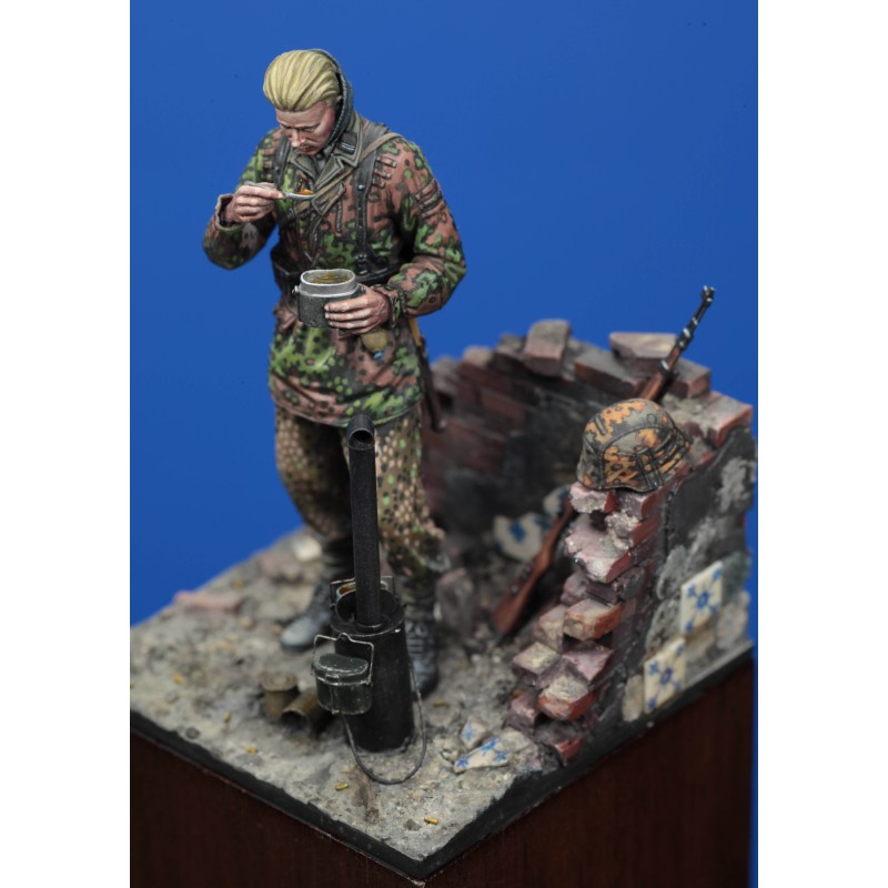 ak-interactive-soldato-ss-tedesco-che-mangia-wwii-1-35 image 4