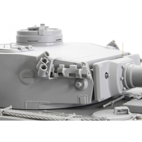 ak-interactive-1-35-tiger-i-initial-s-pz-abt-501-tunisia-1942-43-kit-carro-armat image 7