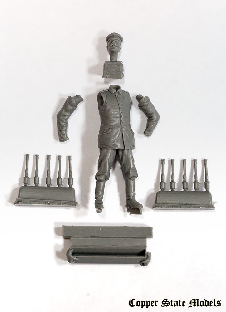 ak-interactive-set-figure-german-aerodrome-personnel-with-grenades-scala-1-32 image 2