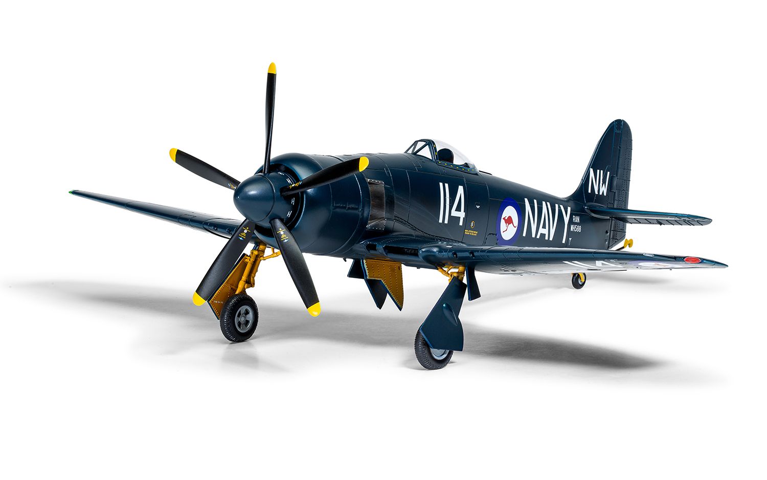 ak-interactive-hawker-sea-fury-fb-ii-1-48-scatola-leggermente-danneggiata image 8