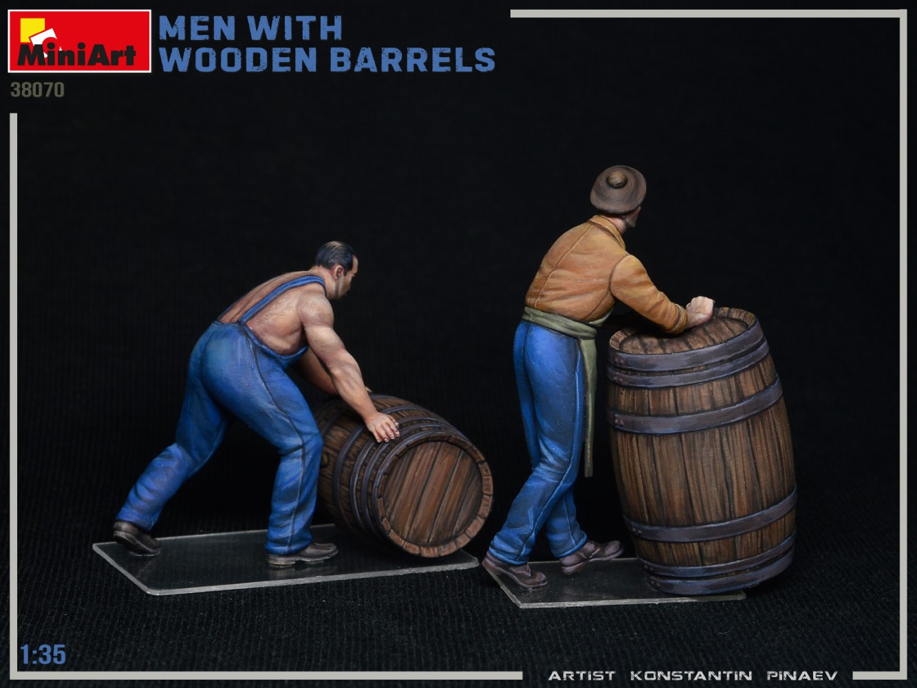 ak-interactive-1-35-men-with-wooden-barrels-figure-con-barili-in-legno-da-costru image 5