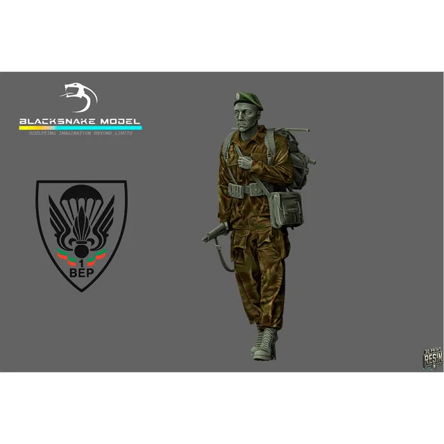 ak-interactive-paratrooper-of-the-1st-bep-01-1-35-figura-paracadutista image 1