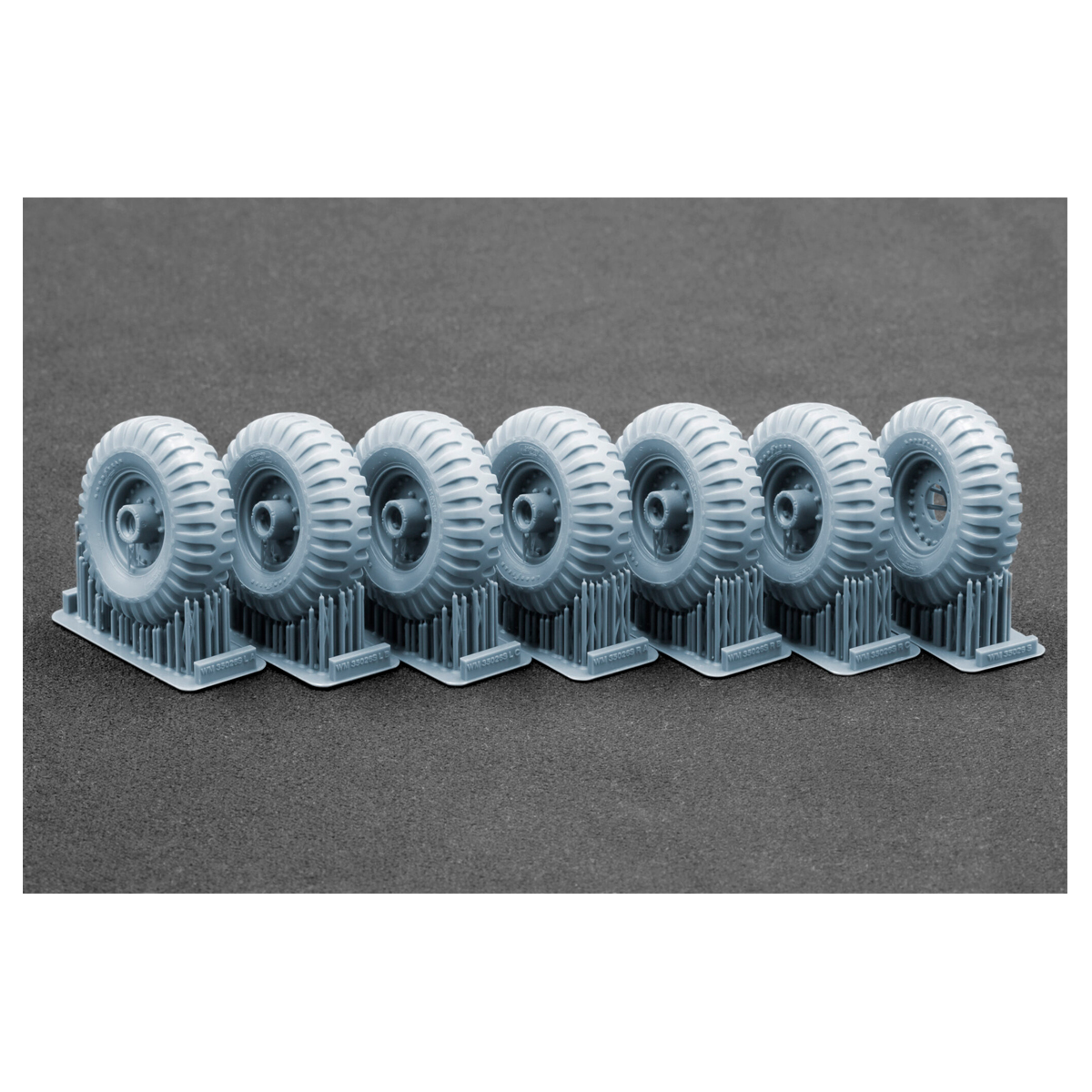ak-interactive-alvis-fv622-stalwart-mk-2-weighted-wheel-set-1-35 image 2