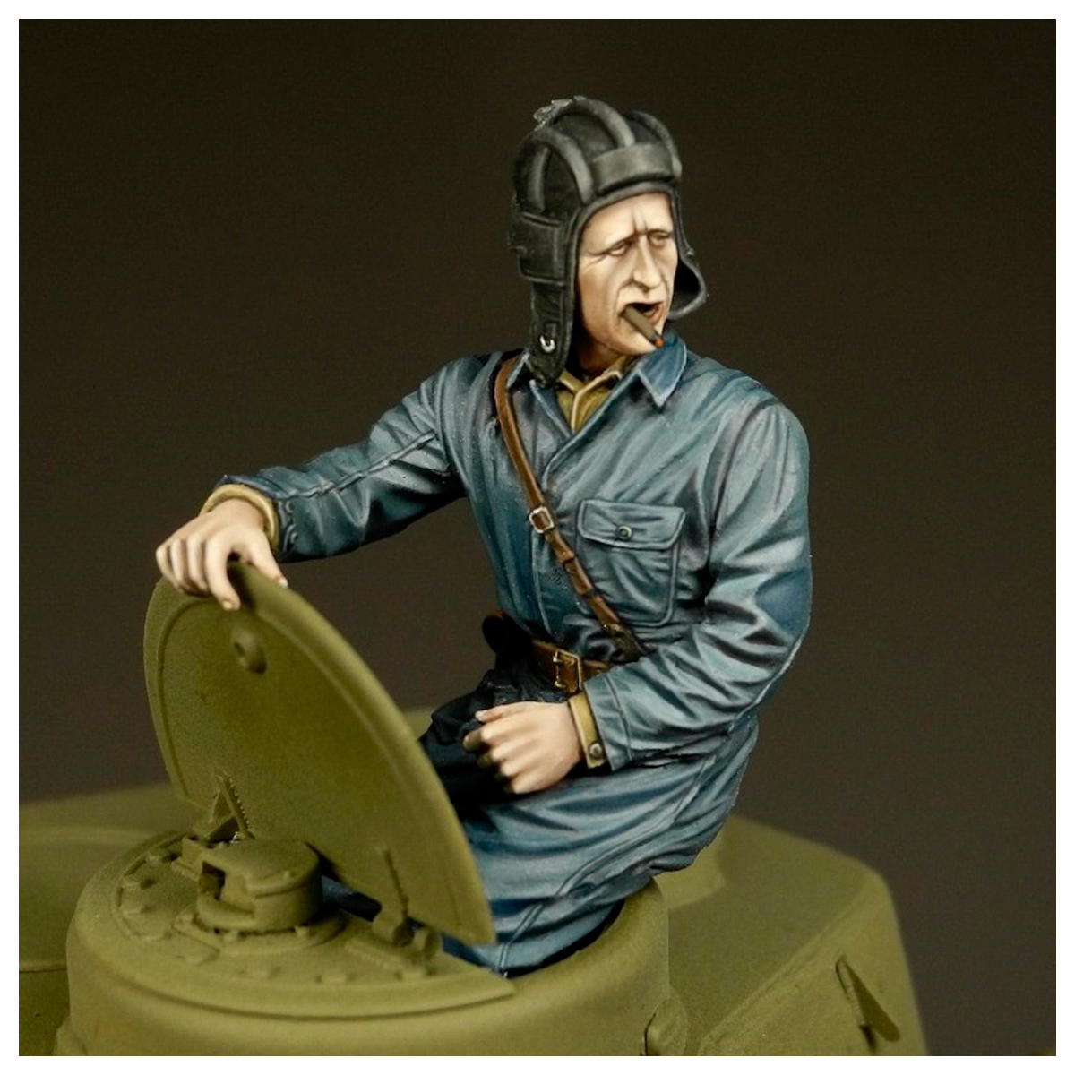 ak-interactive-carrista-russo-seduto-in-torretta-figura-1-35 image 1