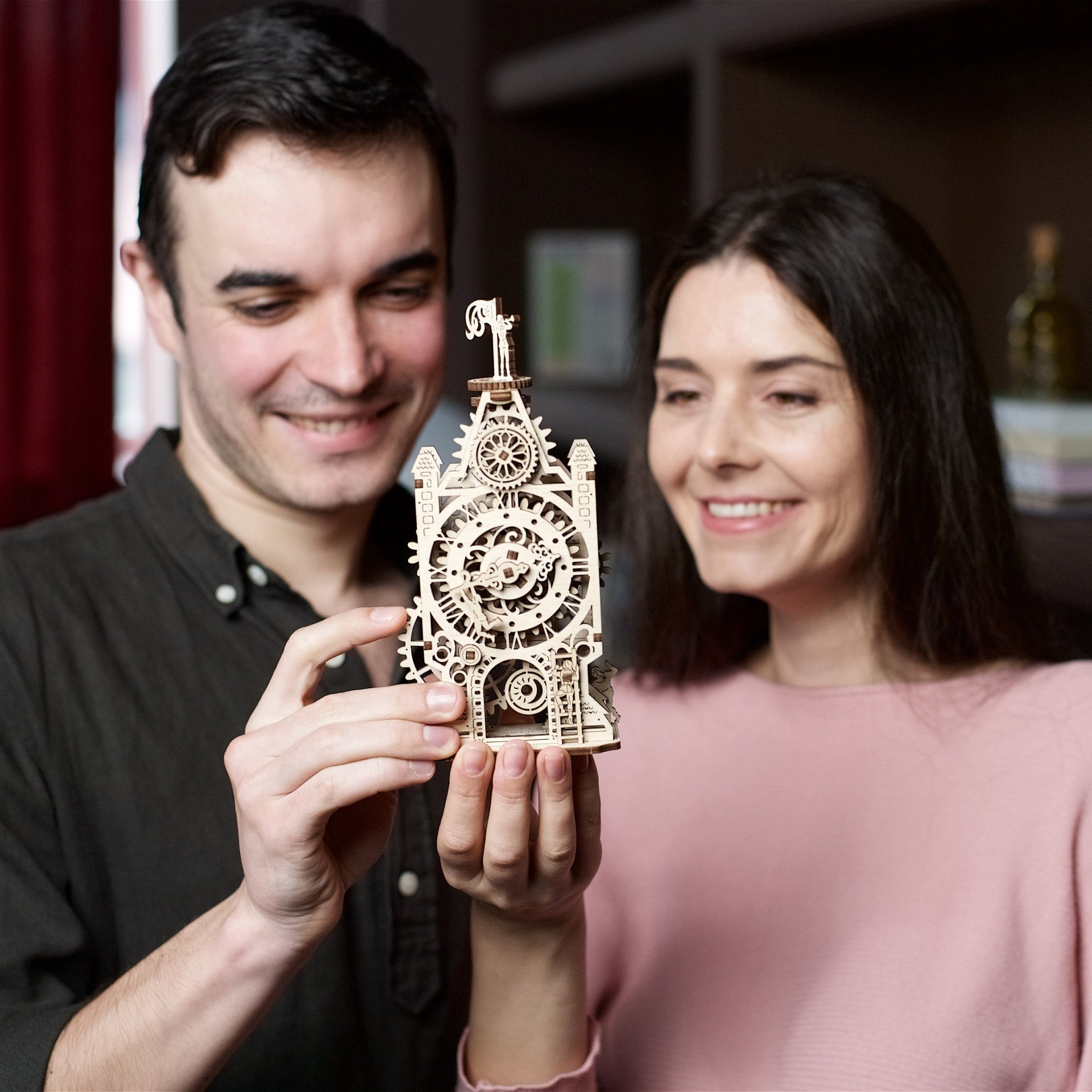 ugears-old-clock-tower-modellino-3d-in-legno-della-torre-dell-orologio-serie-eas image 7