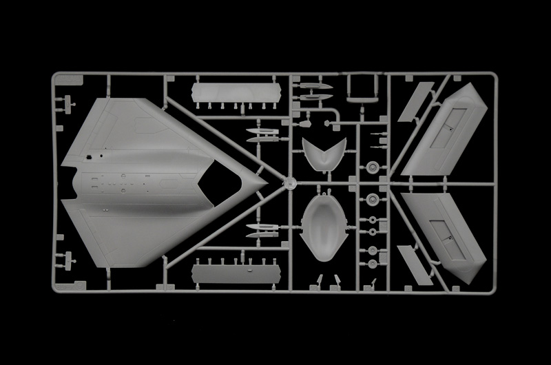 ak-interactive-1-72-u-s-navy-ucas-x-47b-kit-modellismo image 5