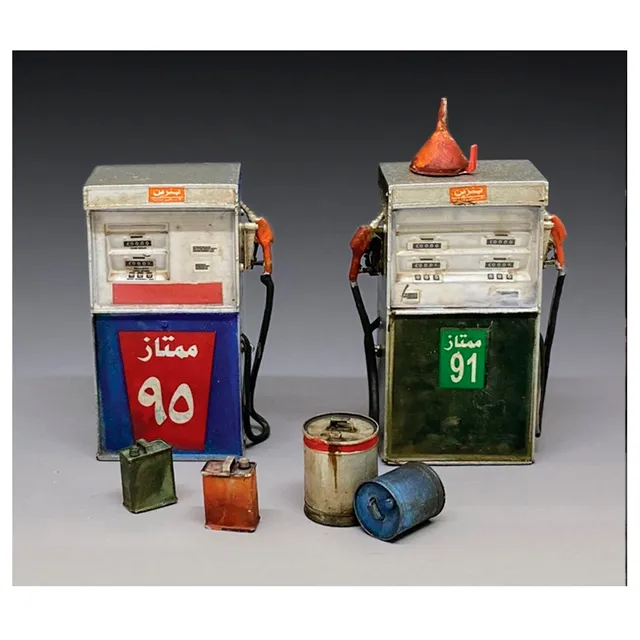 ak-interactive-modern-gas-pumps-mid-orient-1-35-kit-accessori-diorama image 1