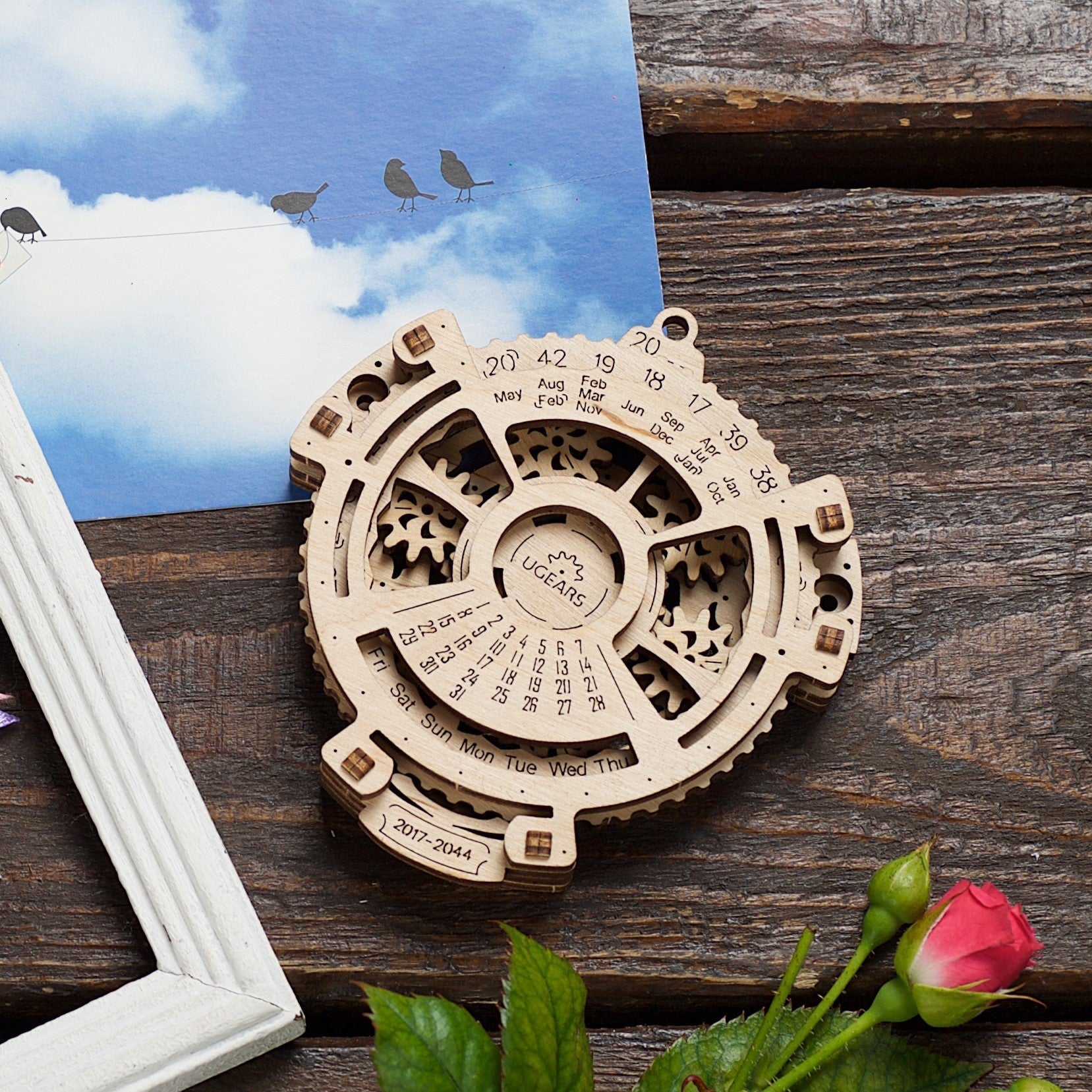 ugears-date-navigator-2-0-calendario-meccanico-steampunk-in-legno image 8