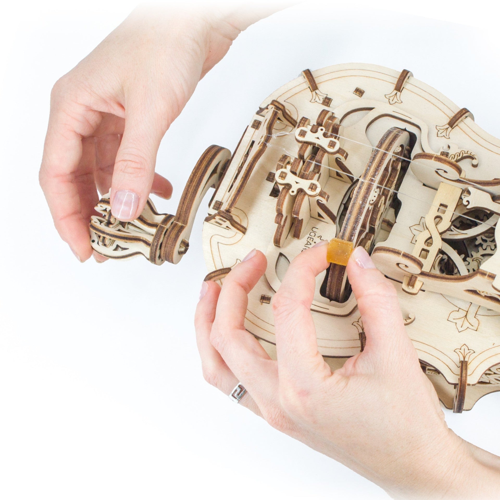 ugears-hurdy-gurdy-ghironda-meccanica-in-legno-strumento-funzionante image 4