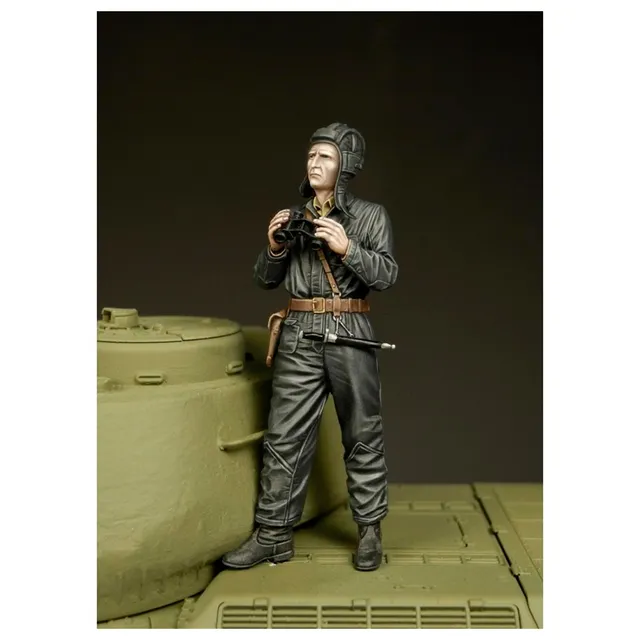 ak-interactive-russian-tanker-at-rest-figure-set-scala-1-48-per-diorami-wwii image 1