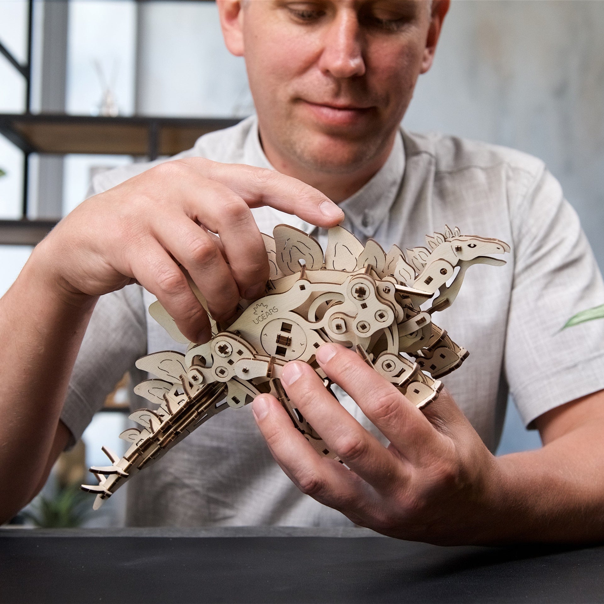 ugears-stegosaurus-dinosauro-meccanico-in-legno-da-costruire image 7