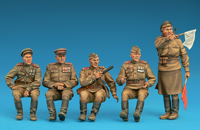 ak-interactive-1-35-soviet-jeep-crew-special-edition-set-figure image 8