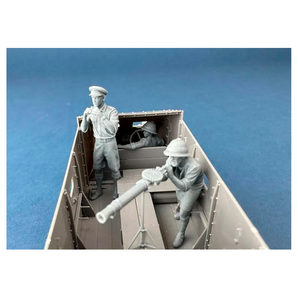ak-interactive-1-35-raf-armoured-car-the-crew-2 image 2
