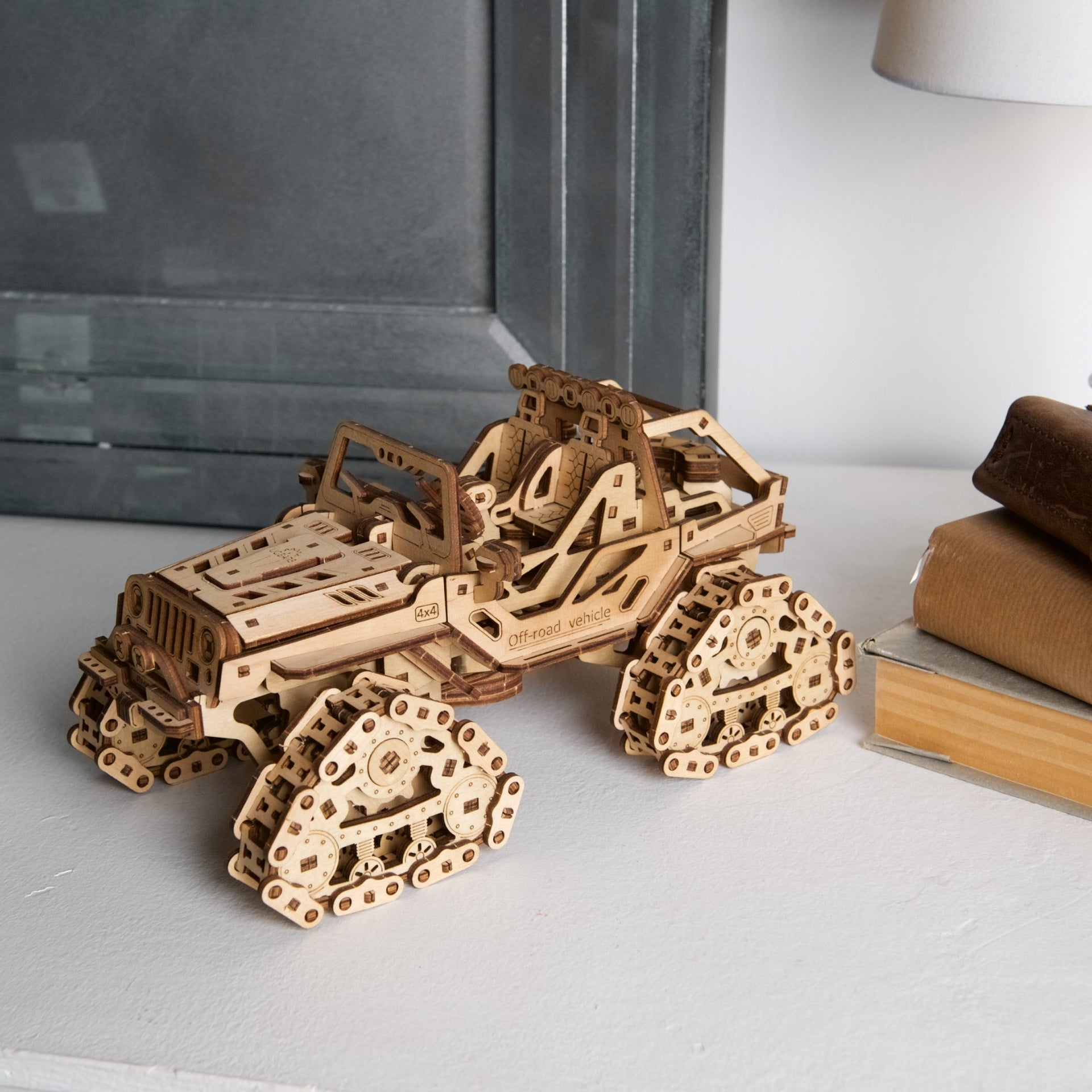 ugears-tracked-off-road-vehicle-fuoristrada-cingolato-in-legno-1-24 image 8