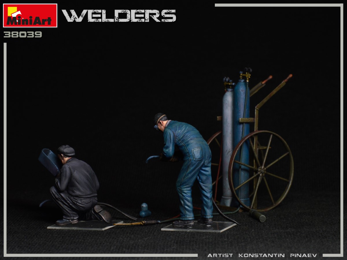 ak-interactive-1-35-welders-set-di-figure-modellismo-saldatori-in-scala-1-35 image 5