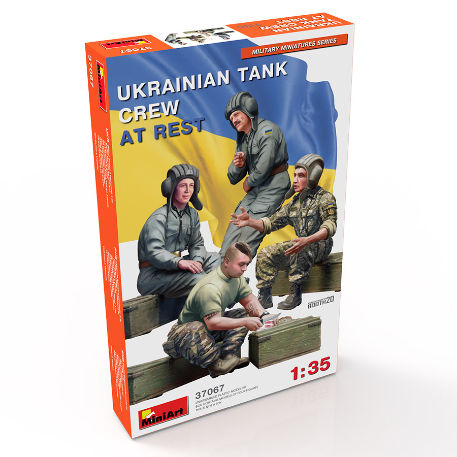 ak-interactive-1-35-ukrainian-tank-crew-at-rest-set-figure-in-scala-1-35 image 2