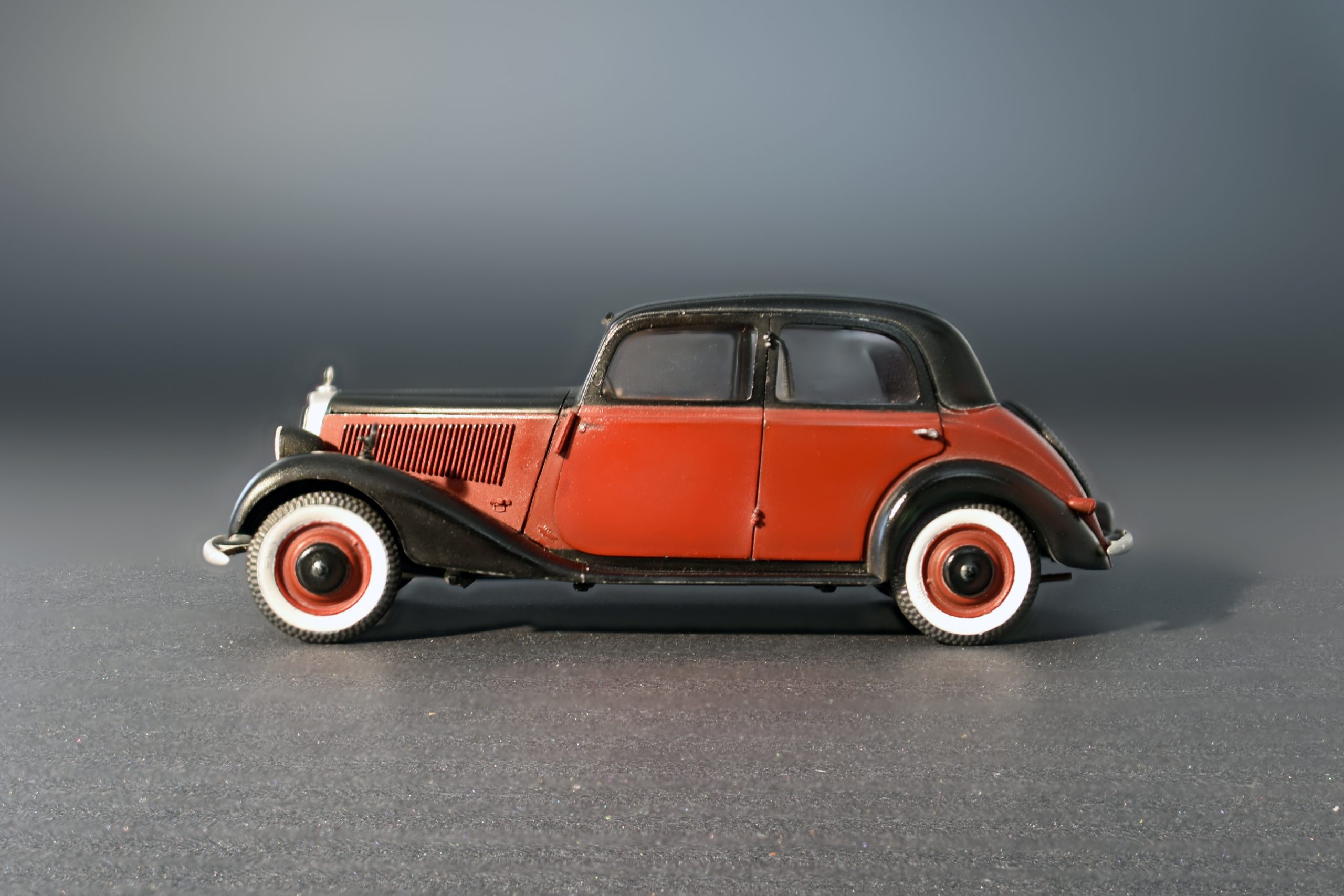 ak-interactive-1-35-auto-passeggeri-tedesca-typ-170v-saloon-4-porte image 3