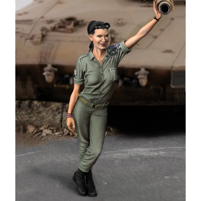 ak-interactive-idf-woman-soldier-figura-1-35 image 1
