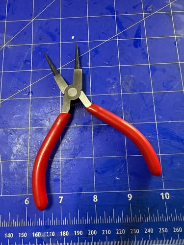 Pinza essenziale