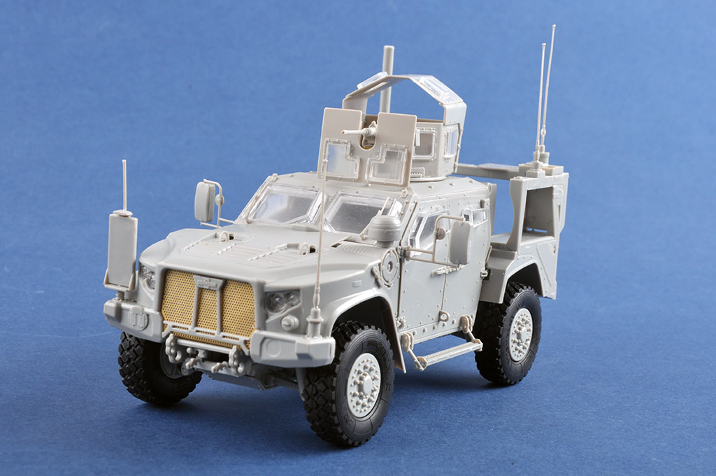 ak-interactive-m1278-heavy-guns-carrier-jltv-gp-1-35-kit-veicolo-militare image 2
