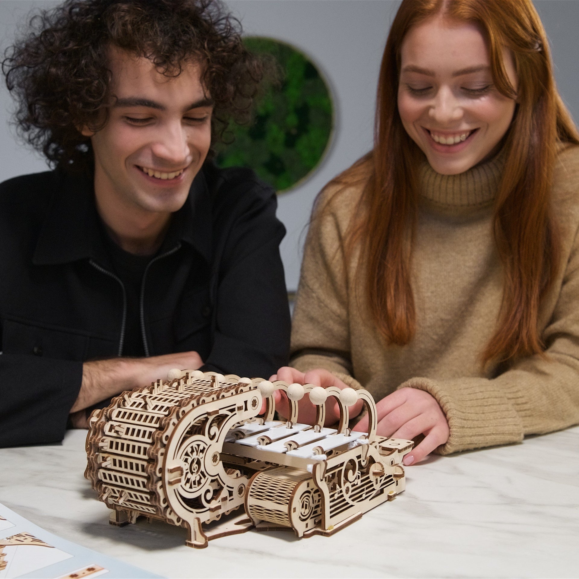 ugears-mechanical-celesta-strumento-musicale-meccanico-in-legno image 7