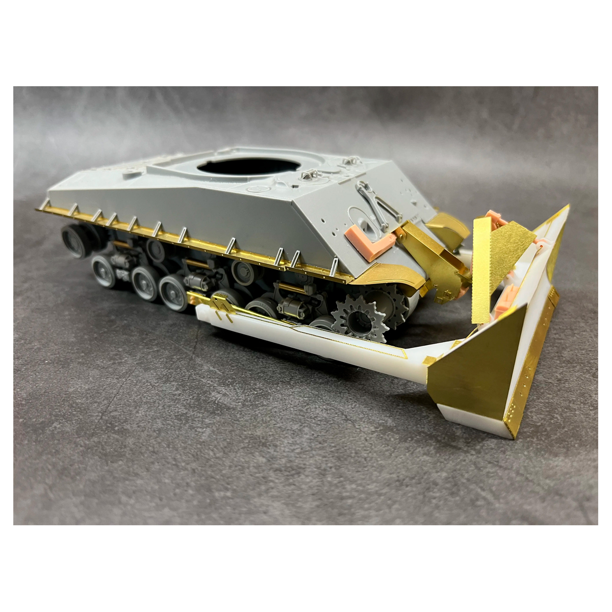 ak-interactive-1-35-sherman-tank-m1a1-con-lama-bulldozer-hvss-kit-modellismo-da- image 4