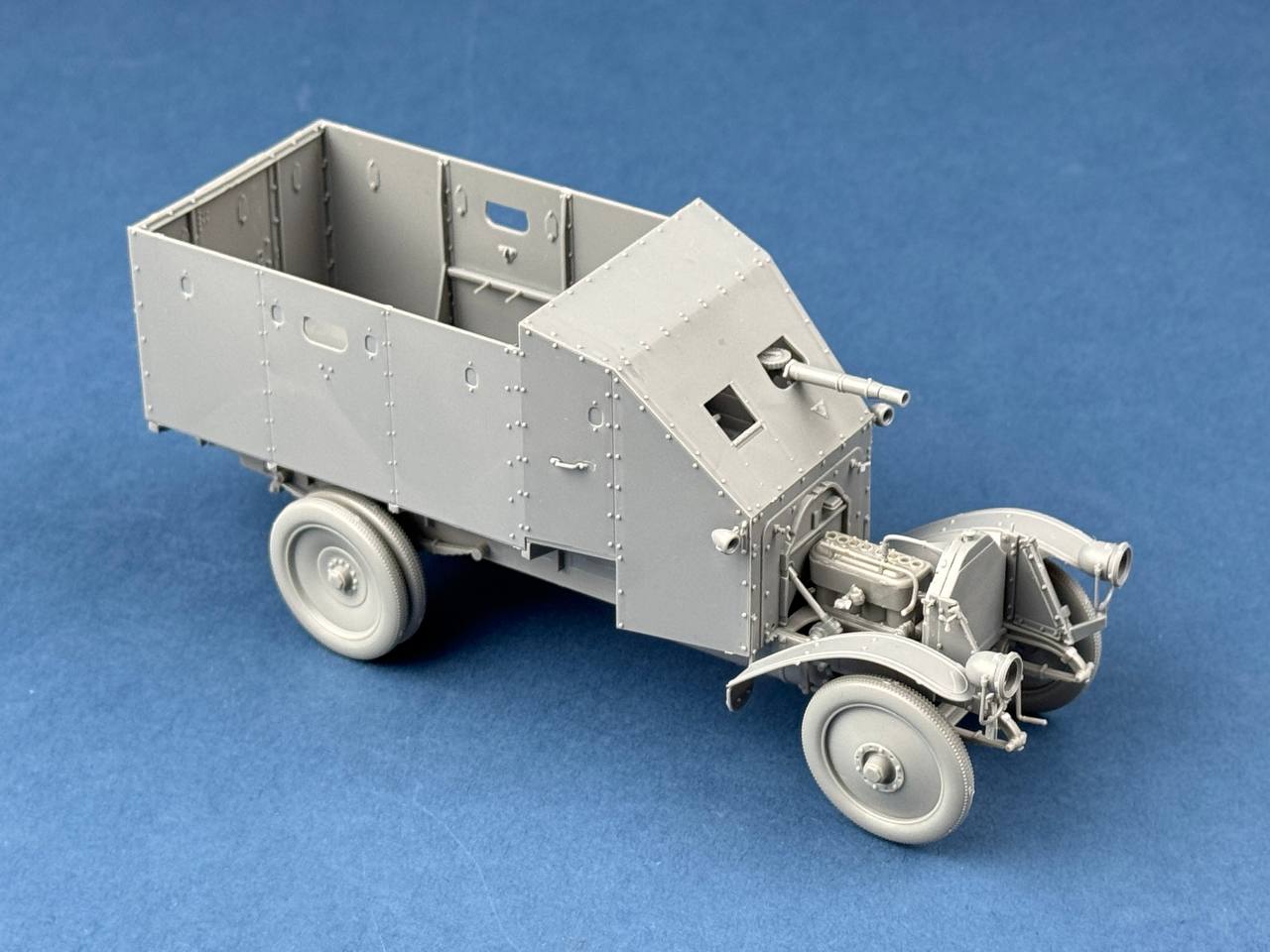 ak-interactive-1-35-british-armoured-tender-in-raf-middle-east-service image 2
