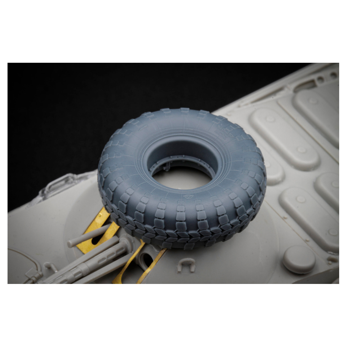 ak-interactive-brdm-2-weighted-wheel-set-in-scala-1-35 image 3