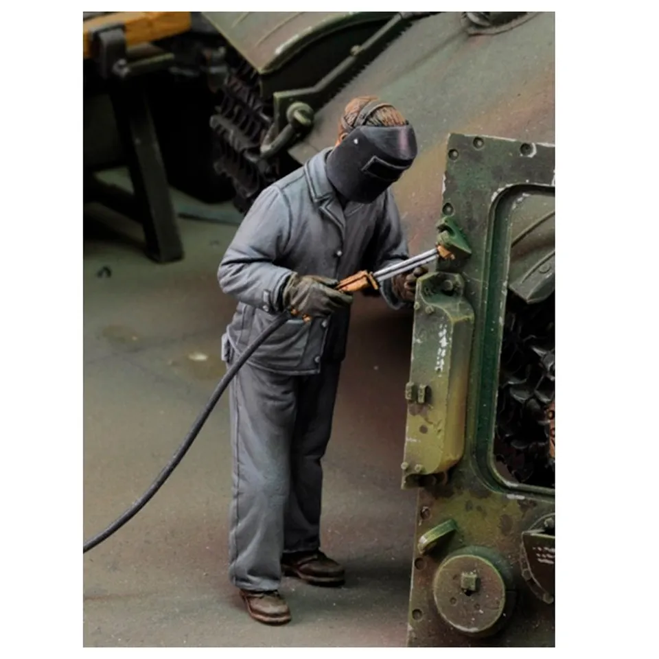 ak-interactive-weld-man-no-3-figura-in-scala-1-35-2 image 1