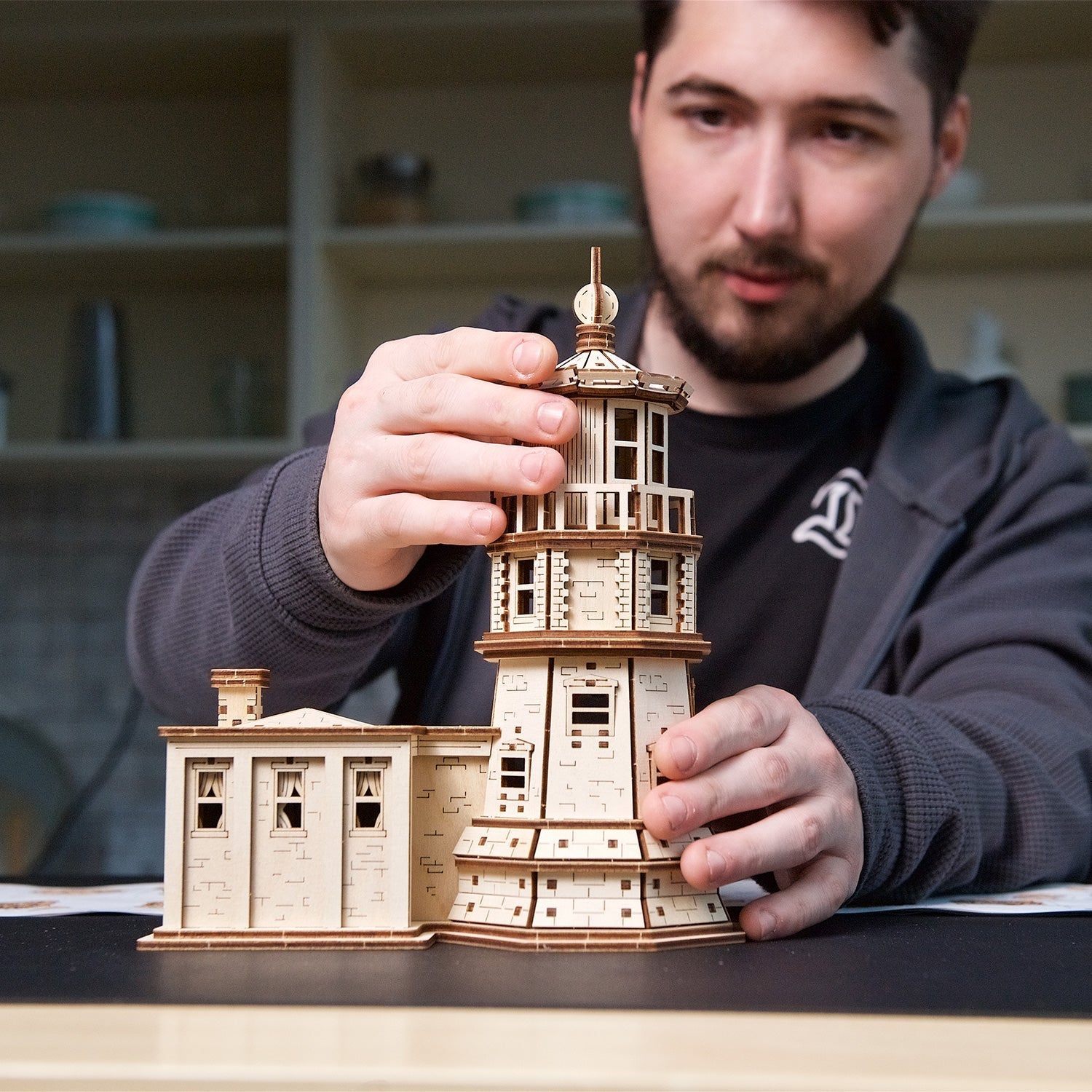 ugears-split-rock-lighthouse-kit-modellismo-meccanico-in-legno image 7