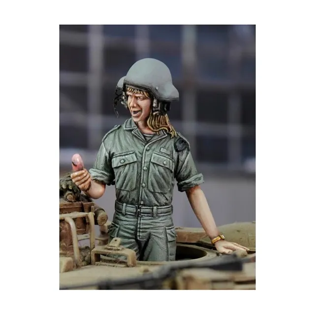 ak-interactive-israeli-woman-tanker-call-from-my-boyfriend-1-35-figura-modellism image 1