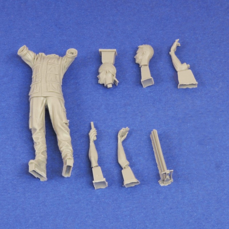 ak-interactive-selfie-soldier-1-35-figura-di-soldato-da-costruire-e-dipingere image 2